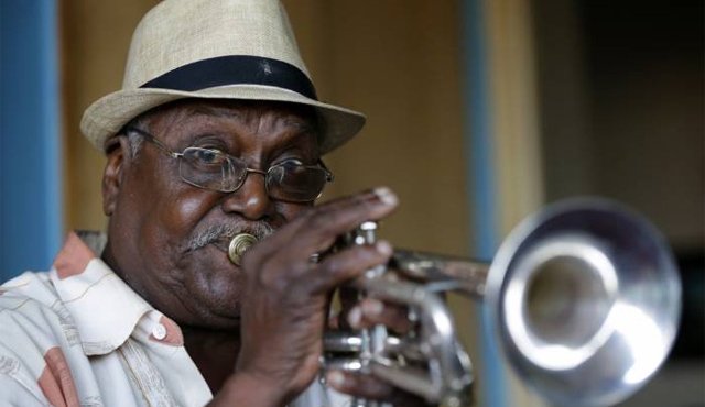 El considerado "Louis Armstrong latino" murió de cáncer. AP