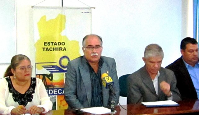 Daniel Aguilar, presidente de Fedecámaras Táchira, junto a otros gremios económicos. Eilyn Cardozo