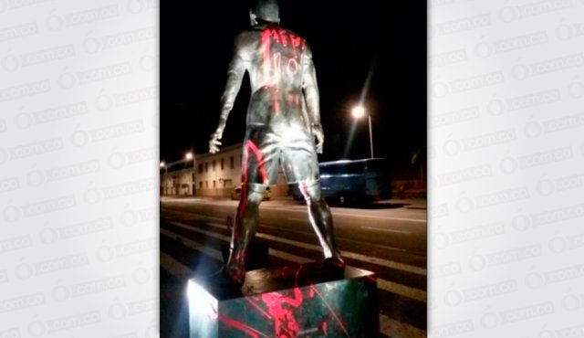 La prensa local indicó que la estatua fue limpiada este martes. Twitter