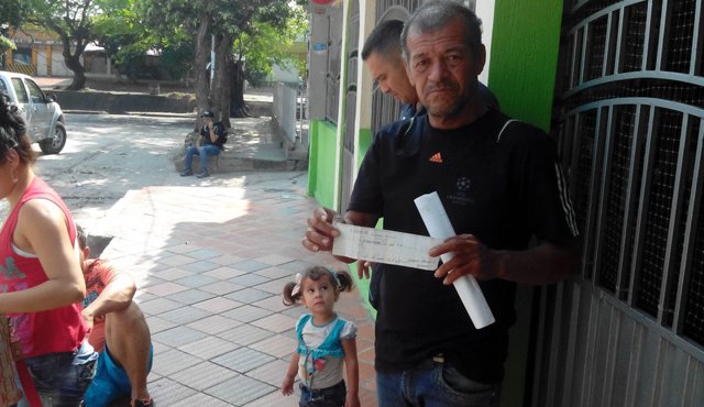 El coordinador de la Unidad Departamental de Gestión del Riesgo, Anelfi Balaguera, indicó que la entidad cumplió su misión de apoyar la emergencia y será el gobierno nacional el que determine qué hacer con estas personas. Jean García