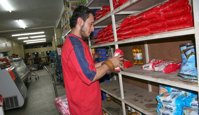 La falta de clientes por el cierre fronterizo está generando enormes pérdidas a los empresarios venezolanos. Archivo