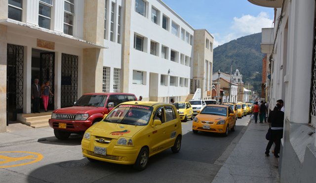 El gremio de los taxistas solicitó a las autoridades más acciones para evitar los atracos. Roberto Ospino