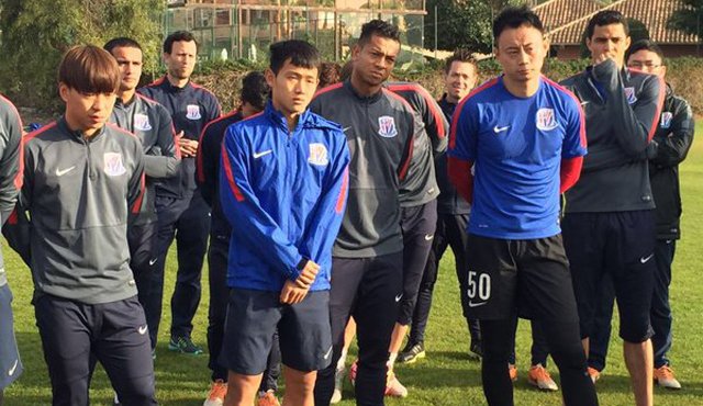 El jugador colombiano en un entrenamiento junto a sus nuevos compañeros. Tomada de Internet.
