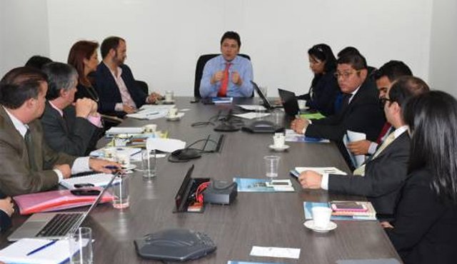 El viceministro de Desarrollo Empresarial, Daniel Arango Ángel, en una reunión con empresarios de Norte de Santander anunció que se estudiarán las características de los préstamos y se evaluarán temas como: los tiempos de pago, las tasas de interés y los requisitos. Twitter