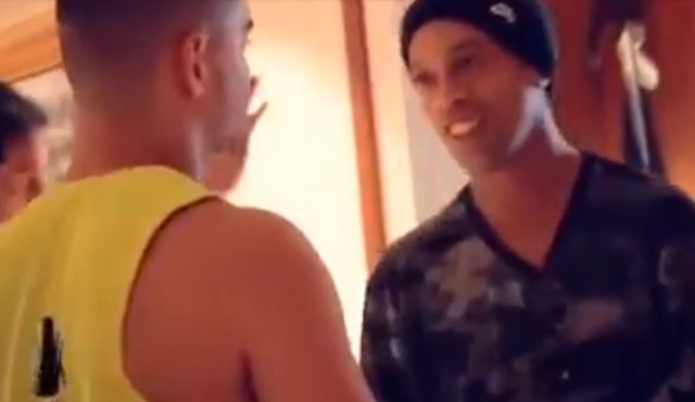 Maluma y Ronaldihno se encontraron en Guayaquil. Captura de video