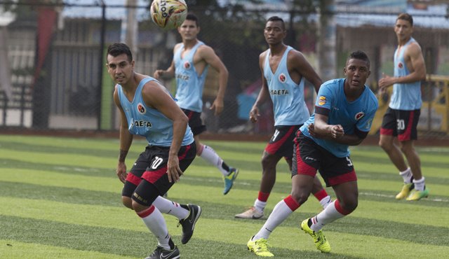 Leandro García (izquierda) el volante creativo del Cúcuta Deportivo para esta temporada, que comienza el próximo miércoles con la Copa Águila. Juan Pablo Cohen