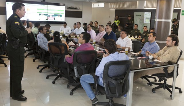 El coronel Jaime Barrera, comandante de Policía Metropolitana de Cúcuta, se reunió, ayer, con los concejales de la capital de Norte de Santander. Juan Pablo Cohen