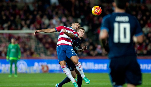 El Real Madrid quedó 4 puntos del líder Barcelona y a uno del Atlético de Madrid. AFP