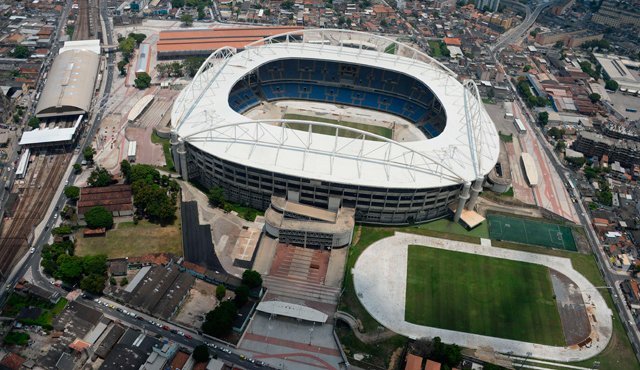 Pese a que en las obras del Parque Olímpico se notan avances importantes, el Comité Olímpico Internacional (COI) ha recomendado mayor agilidad para la culminación de los escenarios. Mientras tanto, en Río de Janeiro ciudadanos y organizaciones defensoras de derechos siguen elevando voces de protesta en contra del gasto de las ‘megaobras’ AFP