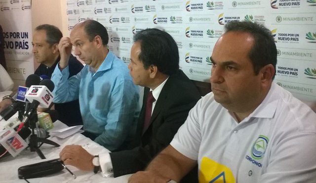 El ministro de Ambiente, Gabriel Vallejo, junto al gobernador William Villamizar y el director de Corponor Gregorio Angarita. Helena Sánchez