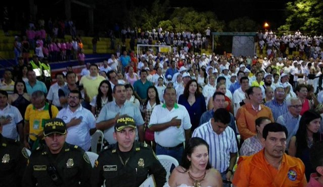 Líderes comunales y policías se comprometieron a trabajar en equipo para ganarle la batalla a las bandas criminales durante el primer Consejo de Seguridad de 2016. Cortesía