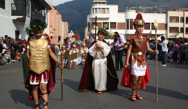 La exposición permanece en el Museo de Arte Religioso. Los pamploneses y turistas podrán apreciar los objetos que se utilizaron en los primeros años de la congregación. Archivo