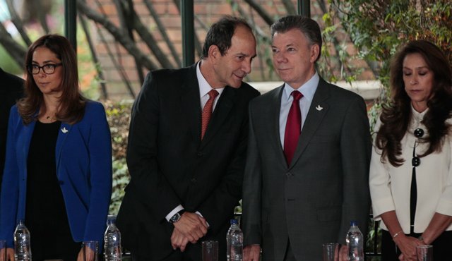 . La Universidad Externado de Colombia celebra sus ciento treinta años de fundada. En la foto: Gina Parody (Izq) ministra de Educación, Juan Carlos Henao (Centro) rector de la universidad Externado de Colombia y Juan Manuel Santos (Der) presidente de La República de Colombia. Colprensa