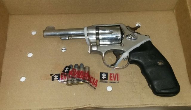 Esta es una de las armas con la que fue sorprendido uno de los capturados. Suministrada