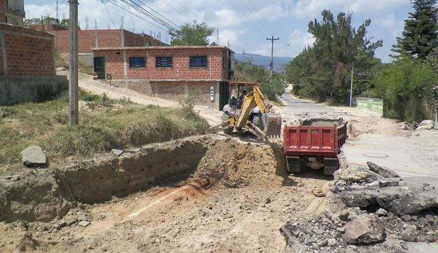 En la vía entre Ramal y Acolsure, se están adelantando obras de mejoramiento vial. Los trabajos son coordinados por la Secretaría de Vías e Infraestructura. Javier Saravia