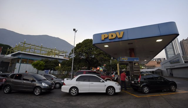 El presidente Nicolás Maduro aununció el miércoles el aumento al precio de la gasolina en Venezuela. AFP