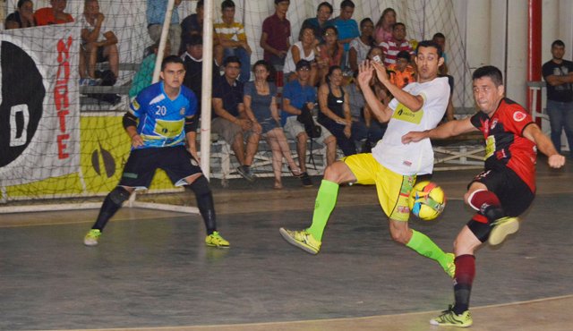 Cúcuta niza inició su participación en la Liga Argos I fútsal con una derrota de local ante Real Bucaramanga, en un partido que estuvo lleno de emociones, pero que los locales no supieron aprovechar. Edinsson Figueroa