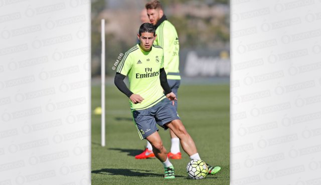 El mediocampista cucuteño del Real Madrid James Rodríguez continúa en el ojo del huracán de la prensa de Barcelona. Realmadrid.com