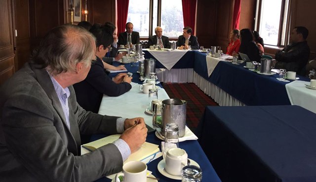 El ministro del Interior, Juan Fernando Cristo, y el expresidente Ernesto Samper, garantizaron la continuidad del cumplimiento de los acuerdos de 2013. Cortesía