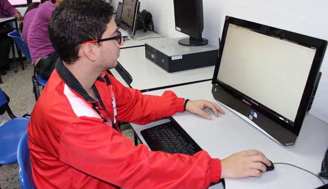 Los jóvenes con proyectos de innovación y desarrollo que beneficien a un grupo significativo de personas son los llamados a aplicar en la convocatoria. Javier Sarabia