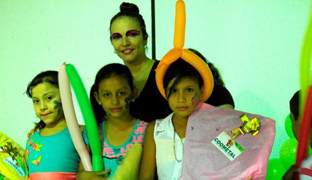 Entrega de kits. Cortesía