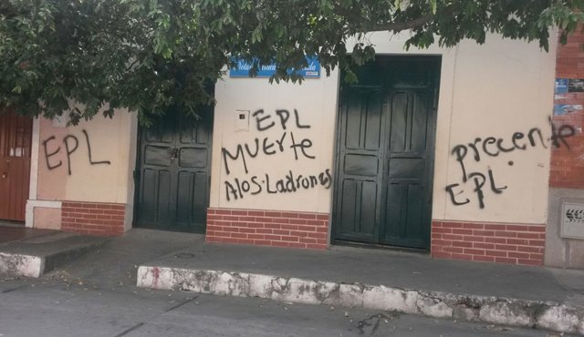 La fundación Progresar resalta la distribución de panfletos y grafitis que anuncian las mal llamadas jornadas de “limpieza social”. En la foto, una casa de Sardinata pintada con grafitis del Epl. Archivo
