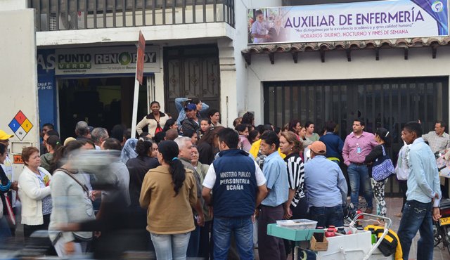 Funcionarios de la Secretaría de Desarrollo Humano adelantan un recorrido por las EPS de Ocaña. Javier Sarabia