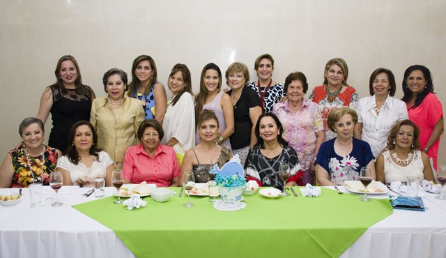 Adriana Vergel de Yáñez estuvo acompañada por sus amigas. Juan Pablo Bayona