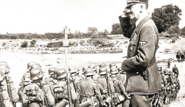 El afán de dominio y la soberbia del pueblo alemán impulsaron a Hitler considerarse el dueño del mundo. Archivo