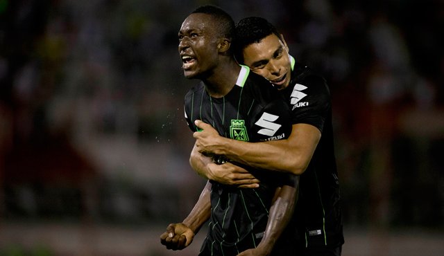 El Atlético Nacional tuvo el mejor arranque posible en Copa Libertadores, ganándole a Huracan 0-2 en condición de visitante, con la figura del juvenil Marlos Moreno como estandarte de una eficaz delantera. AFP