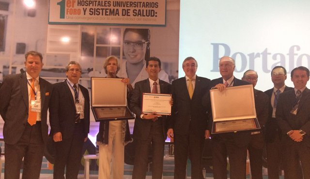 Álvaro Granados, Laima Didziulis, directora del Hospital Infantil Universitario de San José; Sergio Parra Duarte, rector de la Fundación Universitaria de Ciencias de la Salud; Jorge Gómez Cusnir, presidente de la Sociedad de Cirugía de Bogotá; y Luis Alberto Blanco, director del Hospital de San José. Cortesía