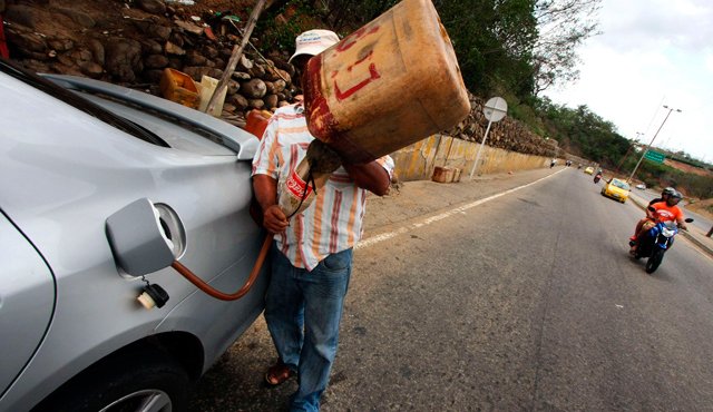 Por Puerto Santander sigue ingresando gasolina de contrabando: Martín Martínez, secretario de Hacienda departamental. Archivo