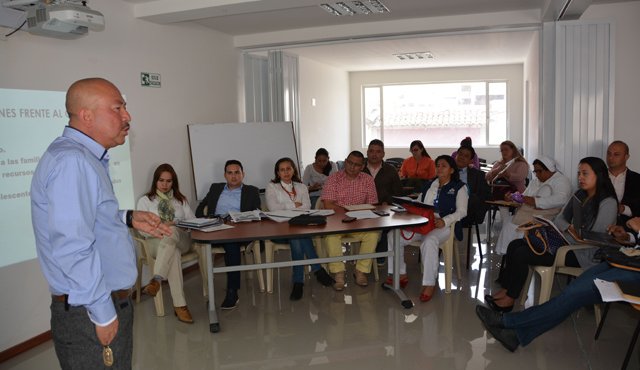 El rector del colegio San Francisco, Bernardo Wilchez, expuso las estrategias para enfrentar la drogadicción. Roberto Ospino
