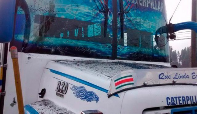 Así quedó el autobús afectado por la explosión. Cortesía
