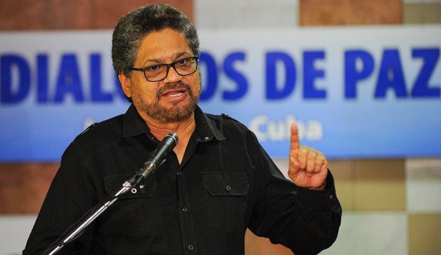 El mensaje agrega que el Gobierno cree poder manosear a las Farc. AFP