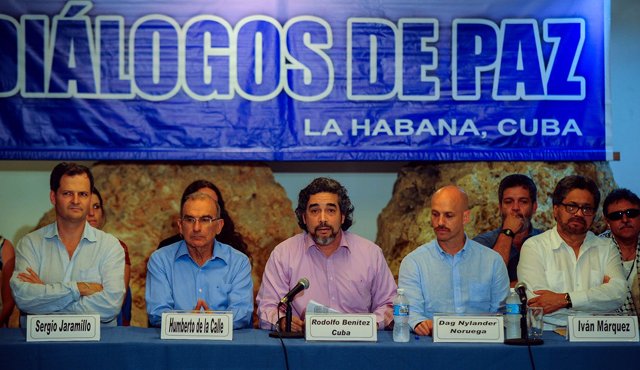 Luego de descartar un referendo, el presidente Juan Manuel Santos logró que el Congreso aprobara el proyecto del plebiscito por la paz, mediante el cual busca refrendar los acuerdos que se suscriban con las Farc, en La Habana. Colprensa