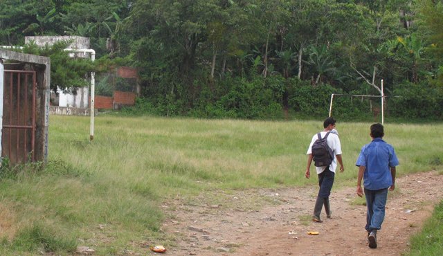 El desplazamiento y el terror de las comunidades son las consecuencias inmediatas de la violencia por la guerra y los homicidios selectivos en la región. Archivo