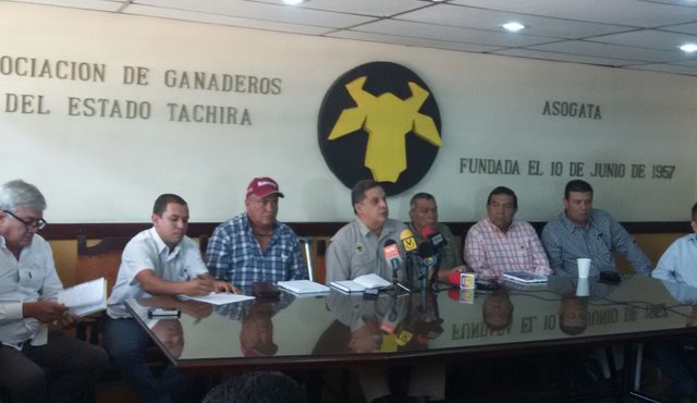 El presidente de la asociación de ganaderos del estado táchira, Asogata, Édgar Medina, informó que los productores del país no pueden sembrar porque no tienen, insumos, fertilizantes y semillas. Eilyn Cardozo