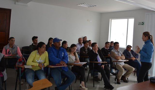 El Fondo Adaptación desarrolló con la comunidad la auditoria visible del proyecto de protección del sistema de acueducto. Roberto Ospino