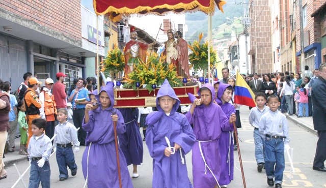 En Semana Santa son típicas las peregrinaciones en el municipio de Pamplona. Archivo