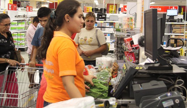 Kantar Worldpanel hizo un estudio de preferencias de los colombianos a la hora de comprar productos para el hogar. Archivo