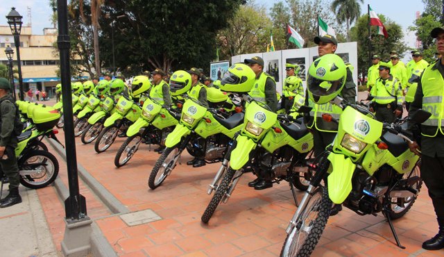 La Alcaldía de Ocaña entregó dotación a la Policía representada en 27 motocicletas y cinco camionetas. Javier Sarabia