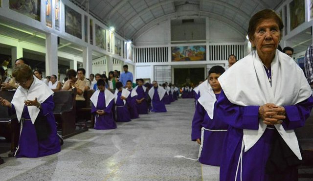 Realizan su diario trabajo con actos de caridad, servicio pastoral y acompañamiento a la comunidad. Hermandad de nazarenos del barrio Guaimaral