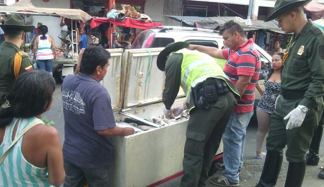 Los uniformados hicieron los operativos en los puntos de ventas informales. Cortesía