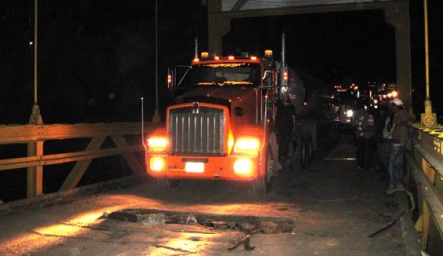 Así luce parte del puente sobre el río Zulia. Karina Judex