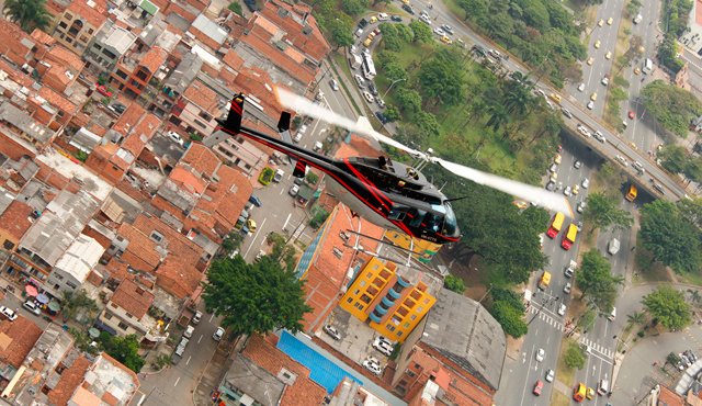 En el helicóptero iban el piloto capitán Fabio González Páez y los escoltas de la empresa Prosegur, Ramiro Julio Hernández y Adín Darío Castro Herazo. Heliflycolombia.com