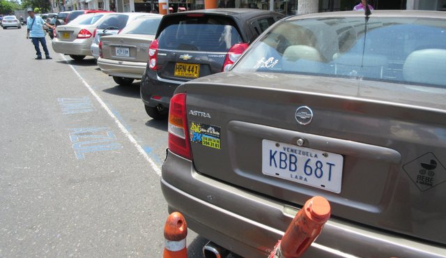 En 2002 las autoridades calculaban que en la ciudad se movilizaban unos 40 mil carros de placa venezolana. Archivo La Opinión