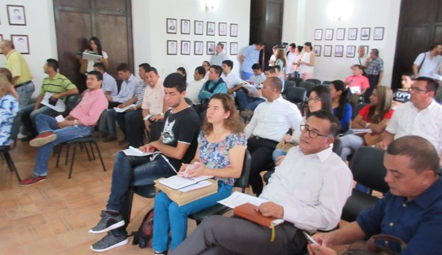La Gobernación de Norte santander contrató varios profesionales para hacer vigilancia del programa en cada municipio. Jean García