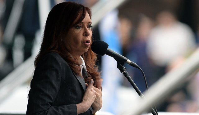Kirchner llamó a conformar un frente nacional opositor político. AFP
