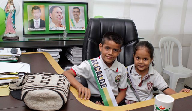 Jonathan David Valencia becerra fue el alcalde de Los Patios por un par de horas, y Renata González fue la gestora social Luis Alfredo Estévez